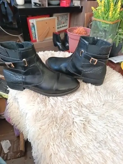 Botines de cuero sintéticoo negro con hebillas - miniatura 5
