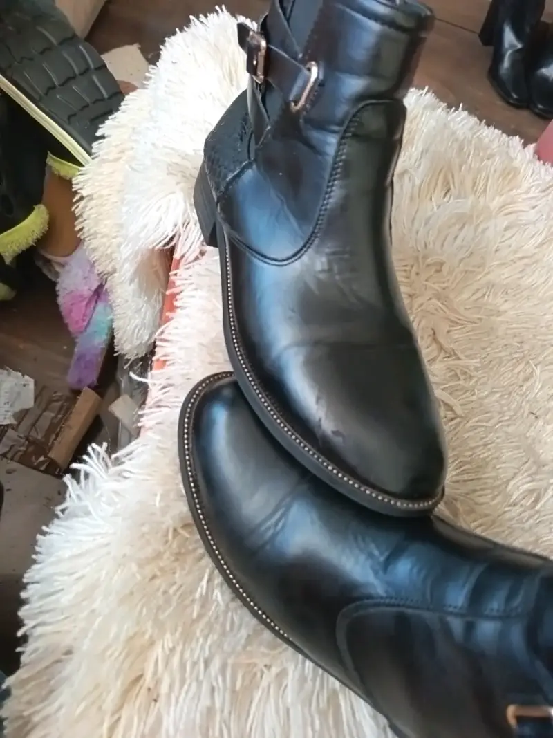 Botines de cuero sintéticoo negro con hebillas - 6
