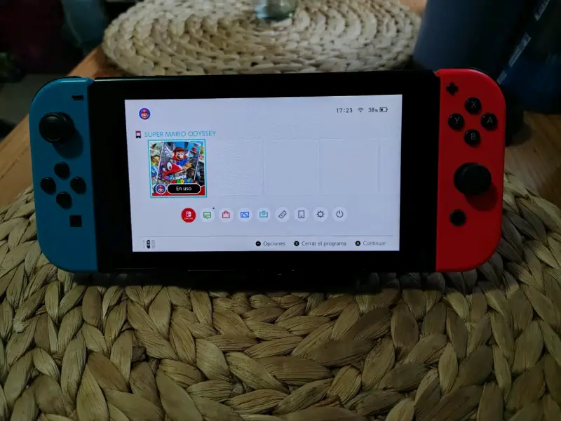 Nintendo Switch con juegos Super Mario y Donkey Kong - 1