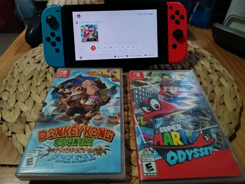 Nintendo Switch con juegos Super Mario y Donkey Kong - 3