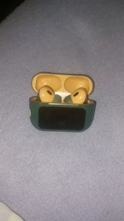 Audífonos inalámbricos con estuche verde - miniatura 3
