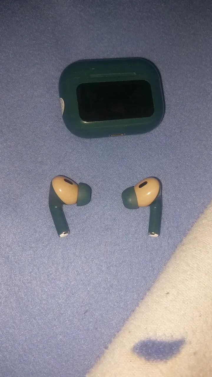 Audífonos inalámbricos con estuche verde - 4