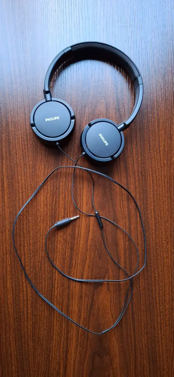Audífonos Philips con cable y micrófono - 1