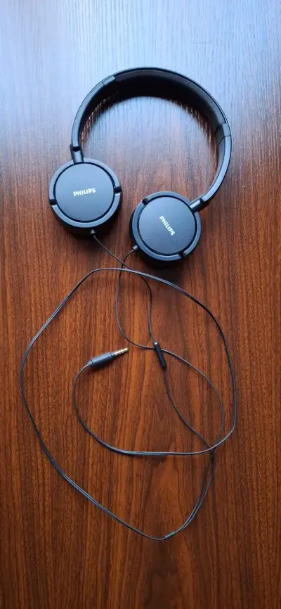 Audífonos Philips con cable y micrófono - miniatura 1