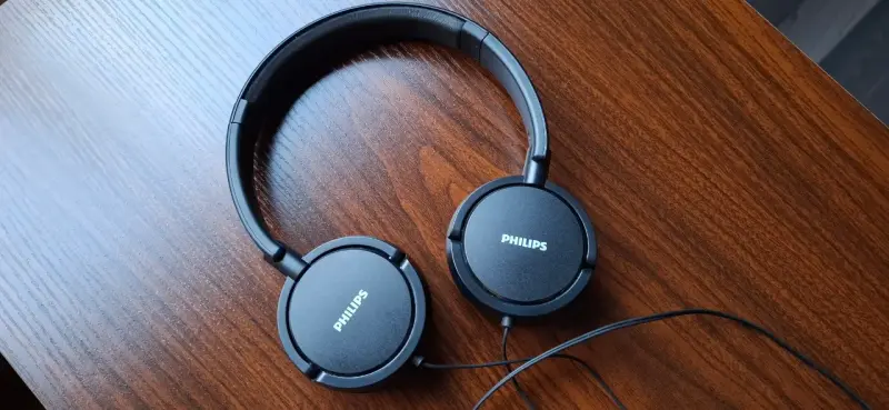 Audífonos Philips con cable y micrófono - 2