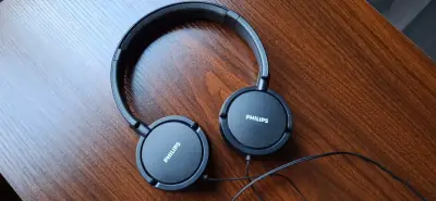 Audífonos Philips con cable y micrófono - miniatura 2