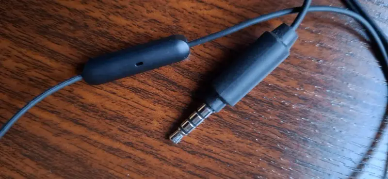 Audífonos Philips con cable y micrófono - 4