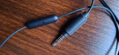 Audífonos Philips con cable y micrófono - miniatura 5