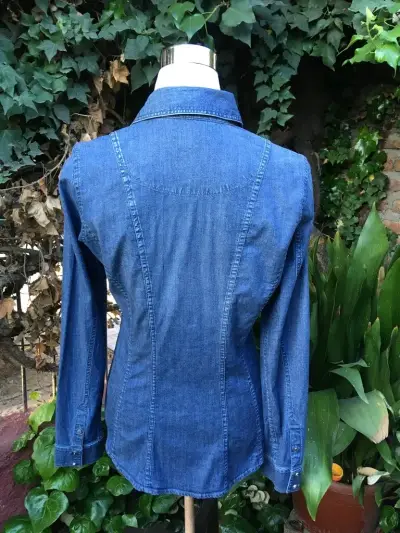 Camisa de mezclilla para mujer White House Black Market - miniatura 2