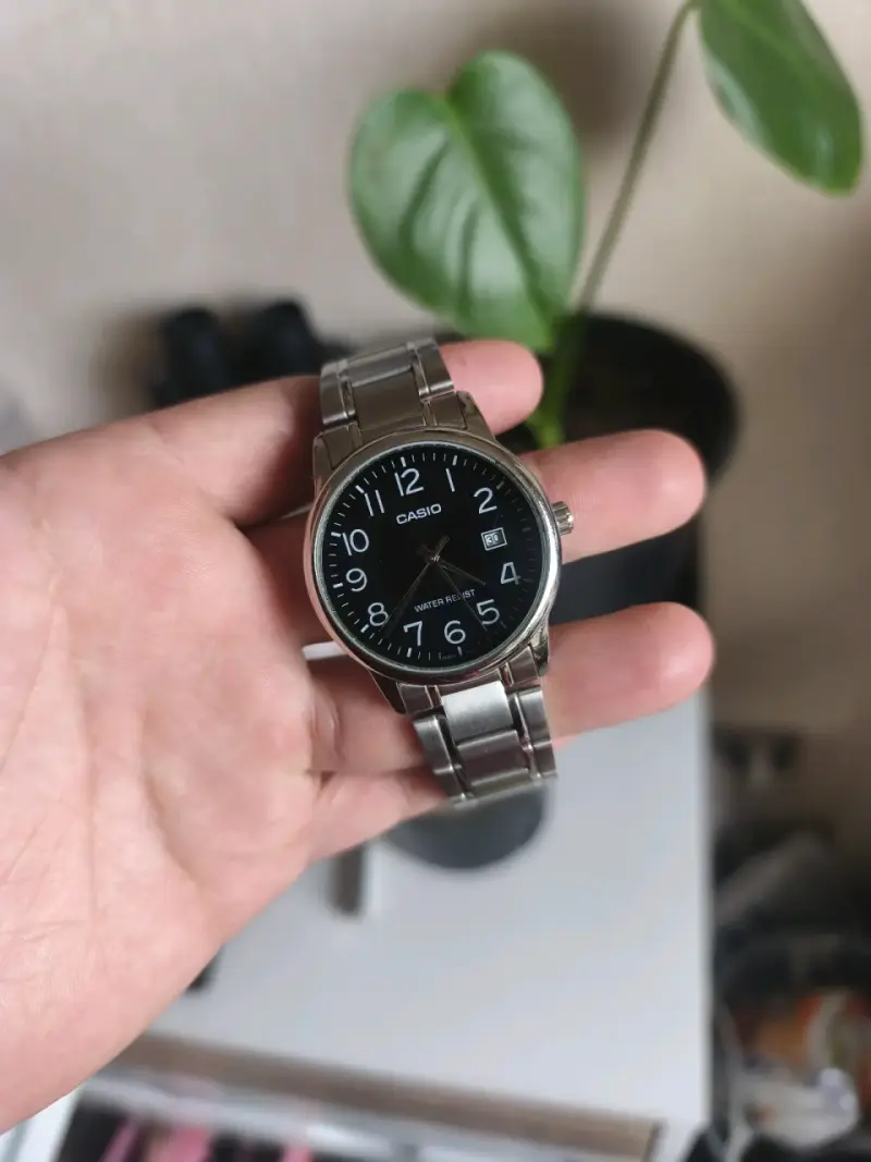 Reloj Casio de acero inoxidable resistente al agua - 1