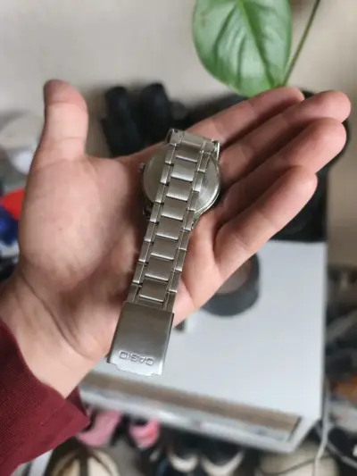 Reloj Casio de acero inoxidable resistente al agua - miniatura 2