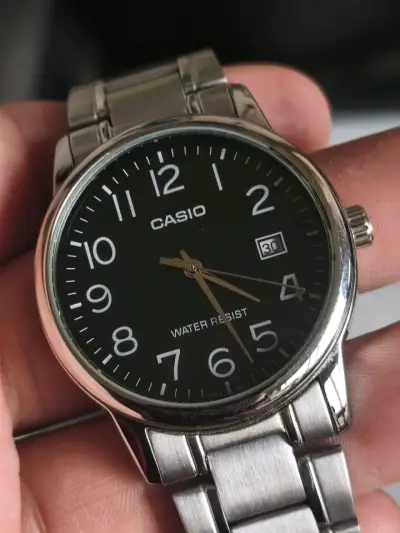 Reloj Casio de acero inoxidable resistente al agua - miniatura 4