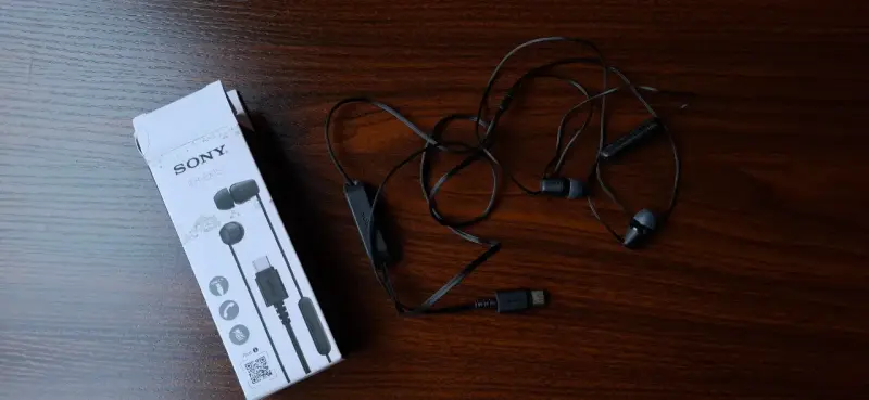 Audífonos Sony con micrófono y USB-C - 1