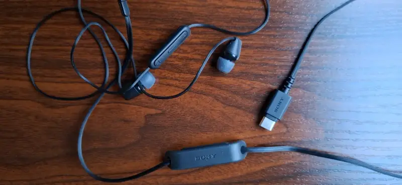 Audífonos Sony con micrófono y USB-C - 2