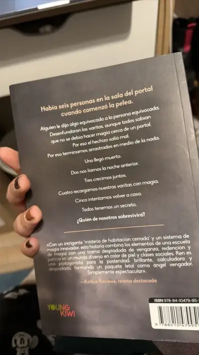Libro 'Una Puerta en la Sombra' de Scott Reintgen - miniatura 2