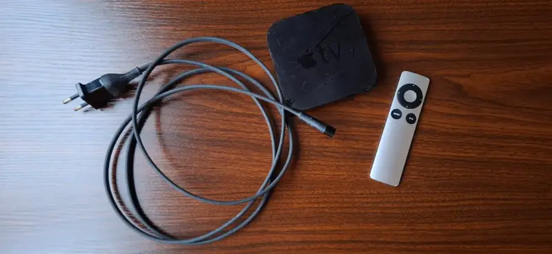 Apple TV con control remoto modelo A1427 - 2