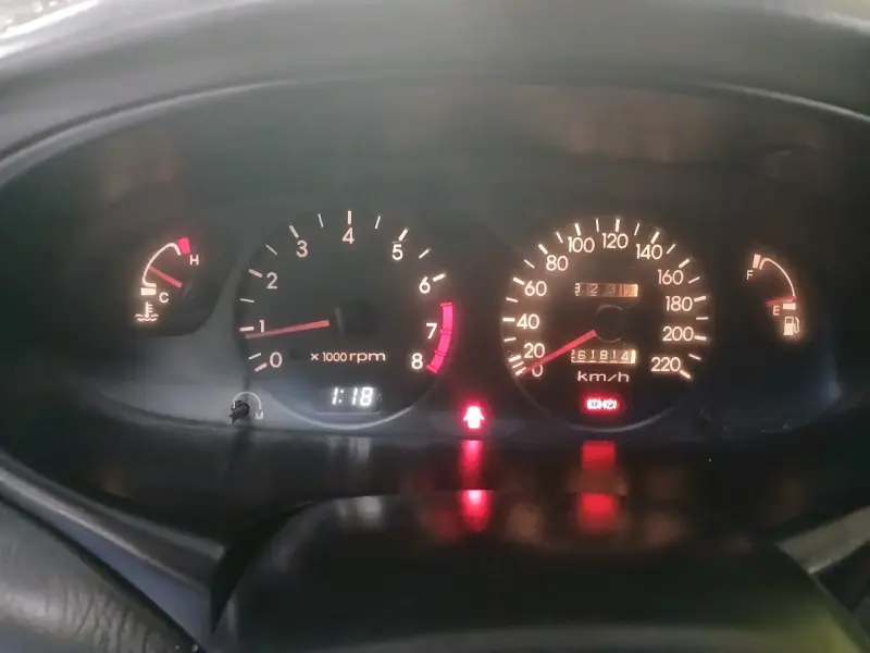 Auto sedán usado en buen estado - 2