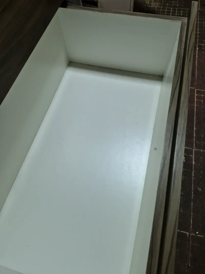 Armario de Madera con Puertas y Cajones - 1