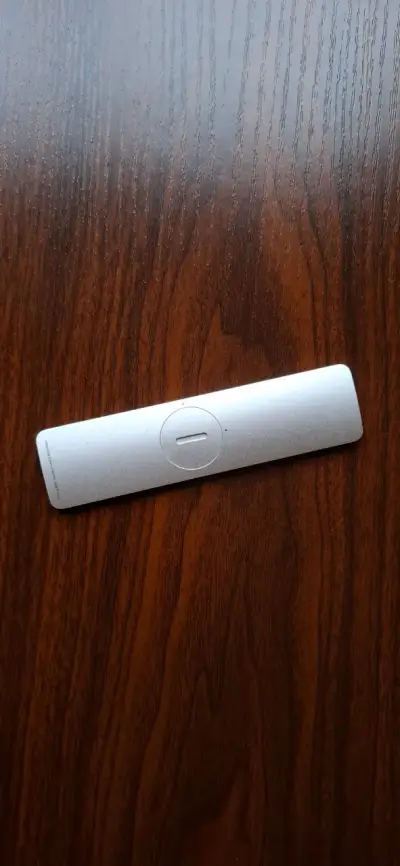 Control remoto Apple TV plateado - miniatura 2