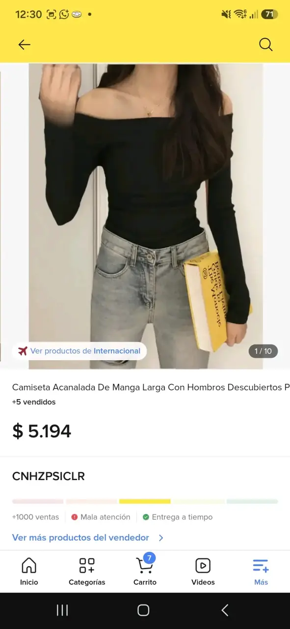 Camiseta negra de manga larga hombros descubiertos