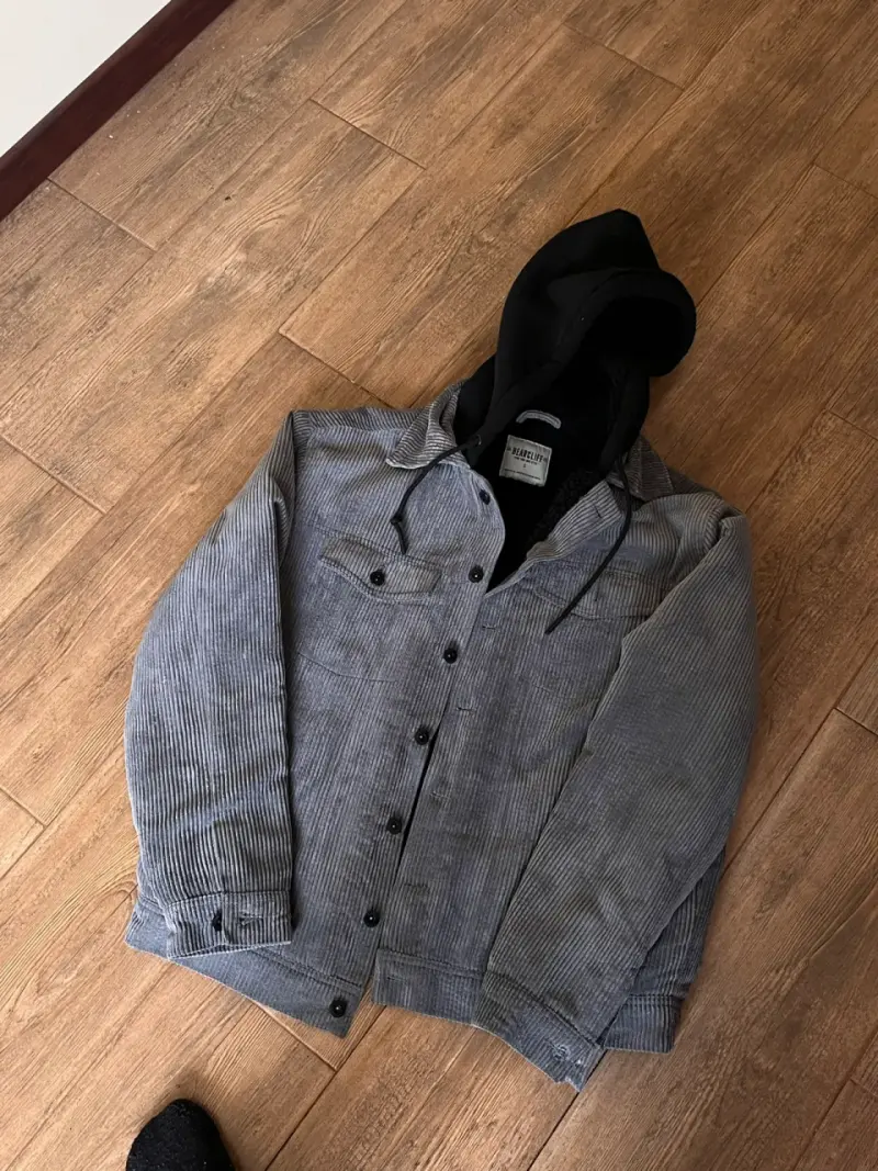 Chaqueta de pana gris con capucha negra - 2