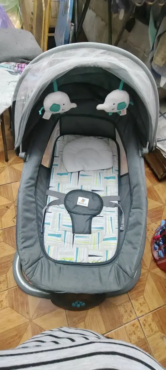 Cuna mecedora para bebé Mastela gris - 5