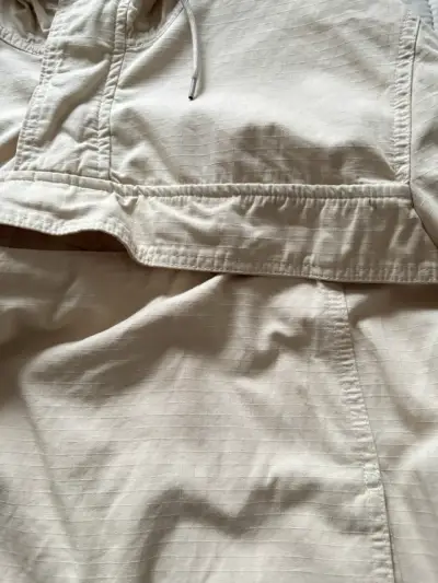 Cortavientos Beige con Capucha Bershka - miniatura 4