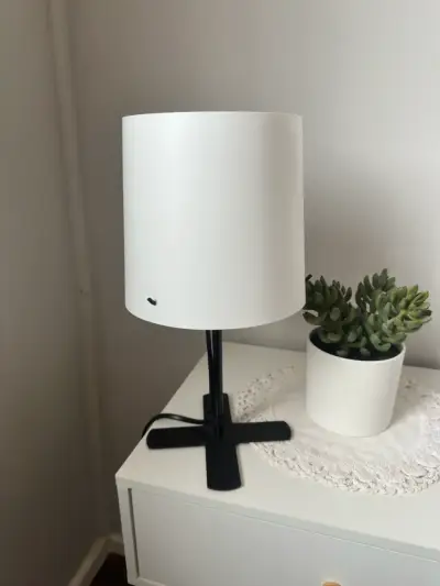 Lámpara de mesa - miniatura 1