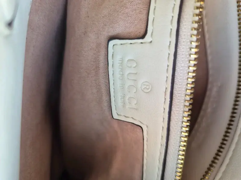 Bolso Gucci blanco con asa de bambú - 4