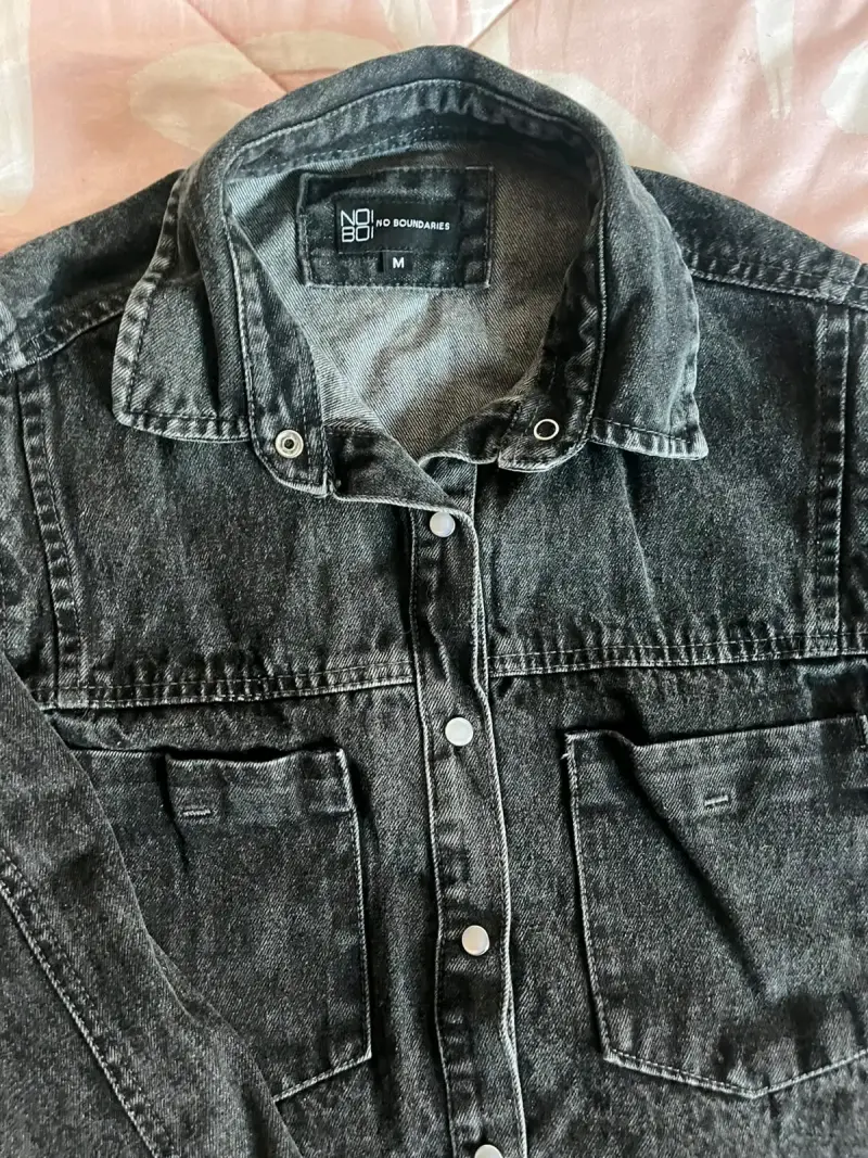 Camisa de mezclilla negra No Boundaries talla M - 3