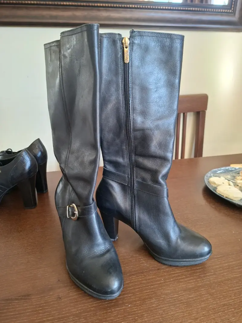 Botas de cuero negras con tacón alto - 1
