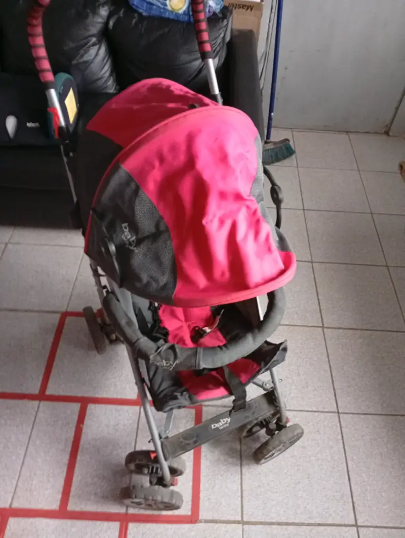 Coche de paseo Baby Way rojo y negro - 2
