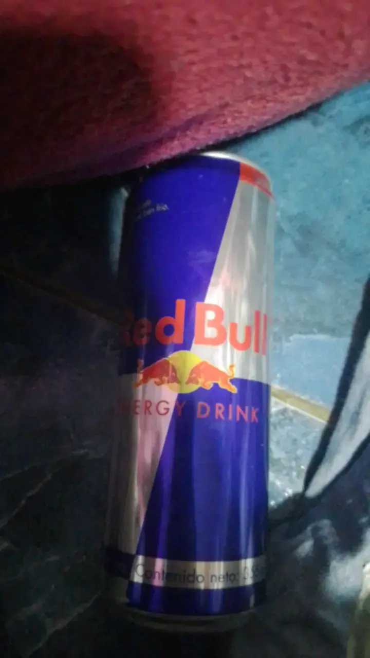Lata de red bull vacía - 3
