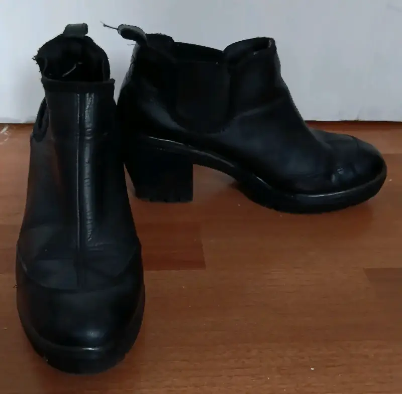 Botines Caterpillar de cuero negro con tacón grues - 1