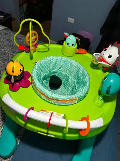 Centro de actividades para bebé verde Tiny Love - miniatura 3