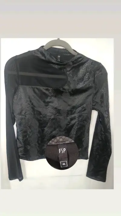 Polera negra de manga larga - miniatura 1