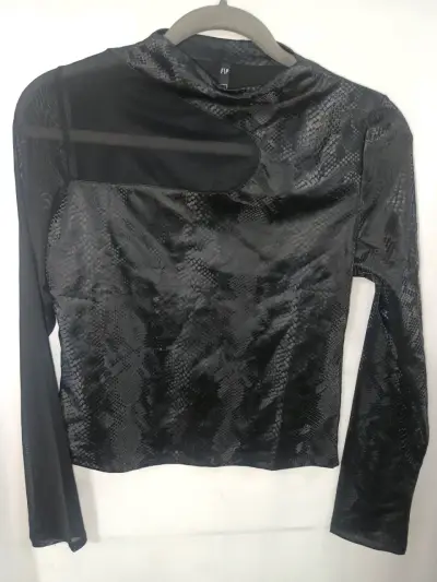 Polera negra de manga larga - miniatura 2