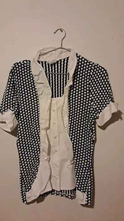 Blusa de mujer a rayas blanco y negro - miniatura 1