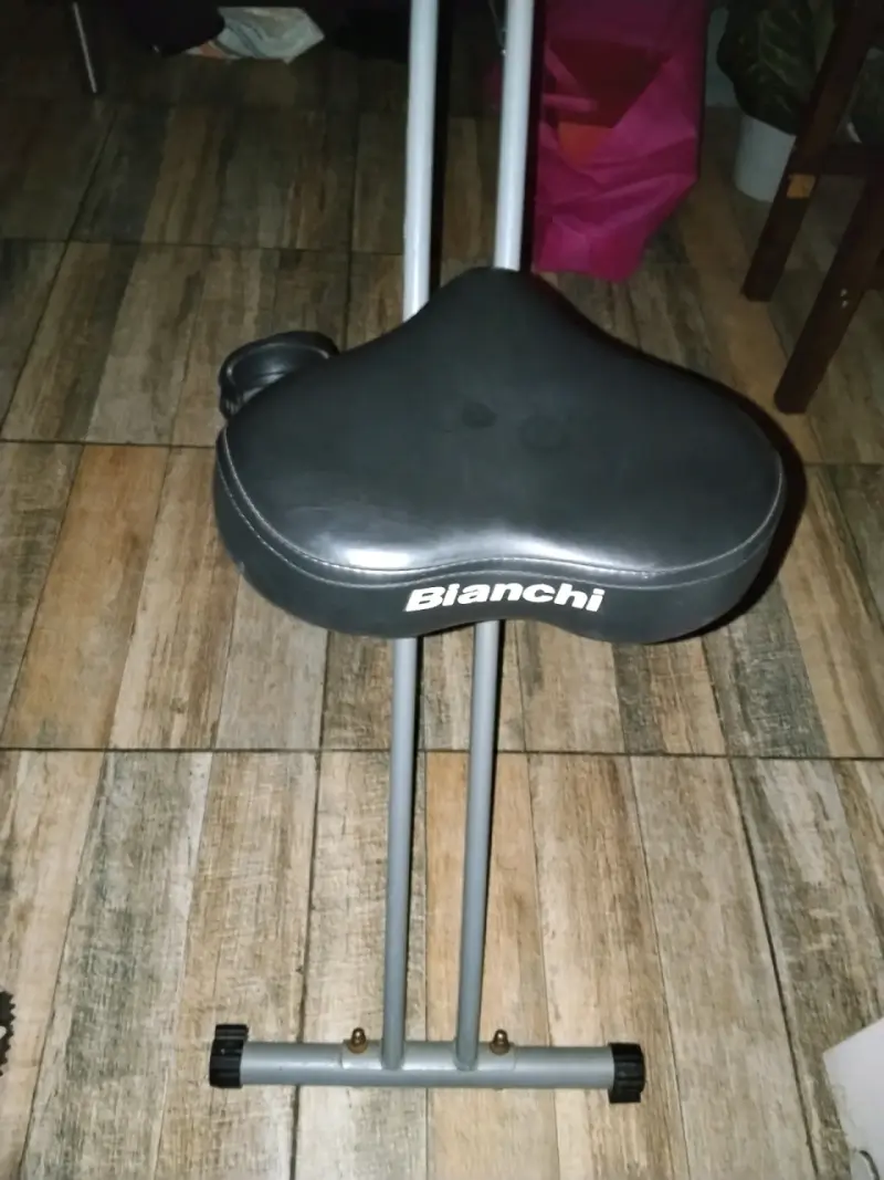 Bicicleta estática Bianchi con monitor digital - 4