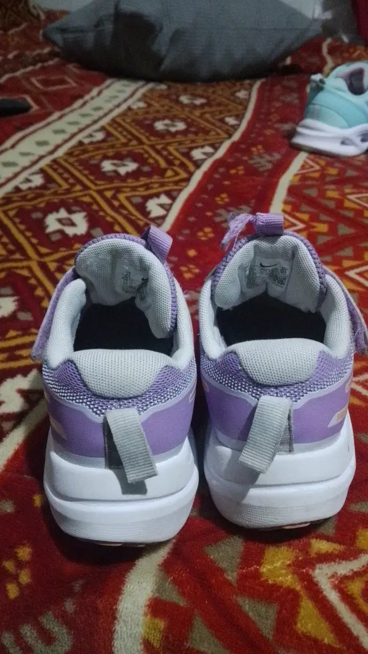 Zapatillas deportivas Nike para niños color lila - 3
