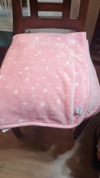 Manta para bebé rosa con estrellas - miniatura 2