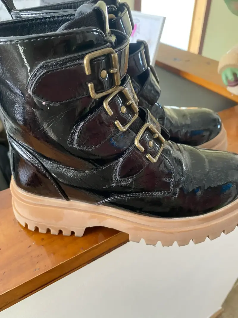 Botines de charol negro con hebillas colloky - 2