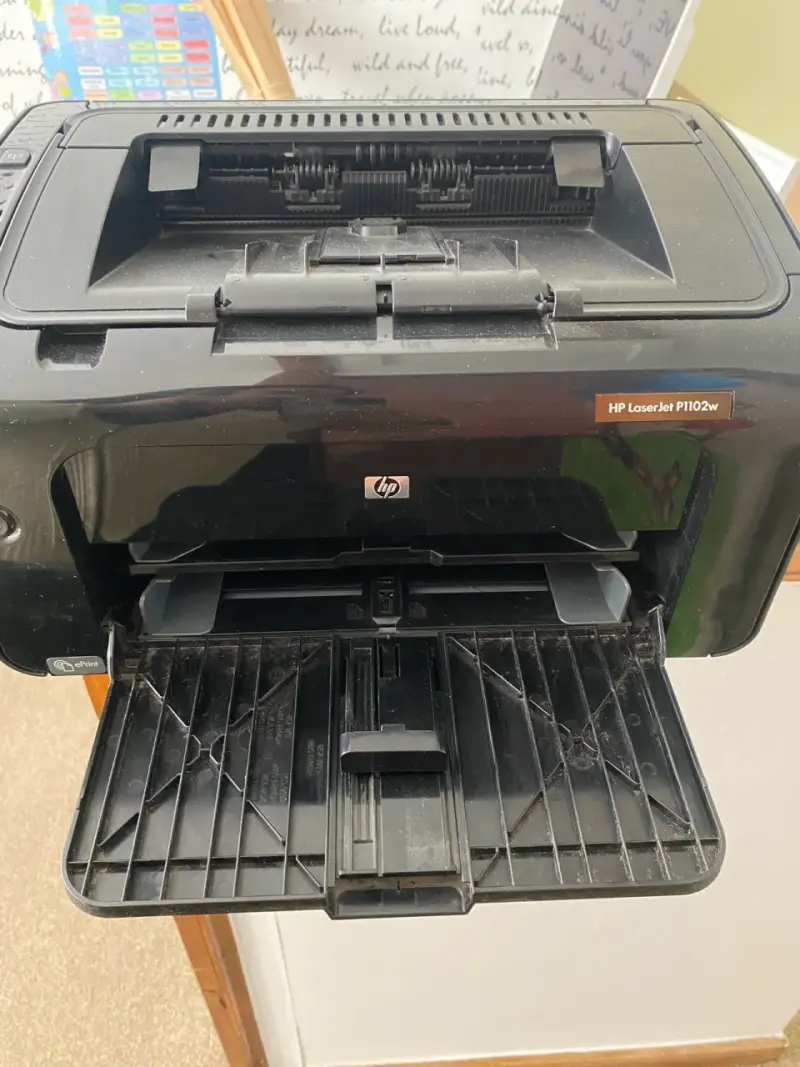 Impresora HP LaserJet P1102w en buen estado - 1