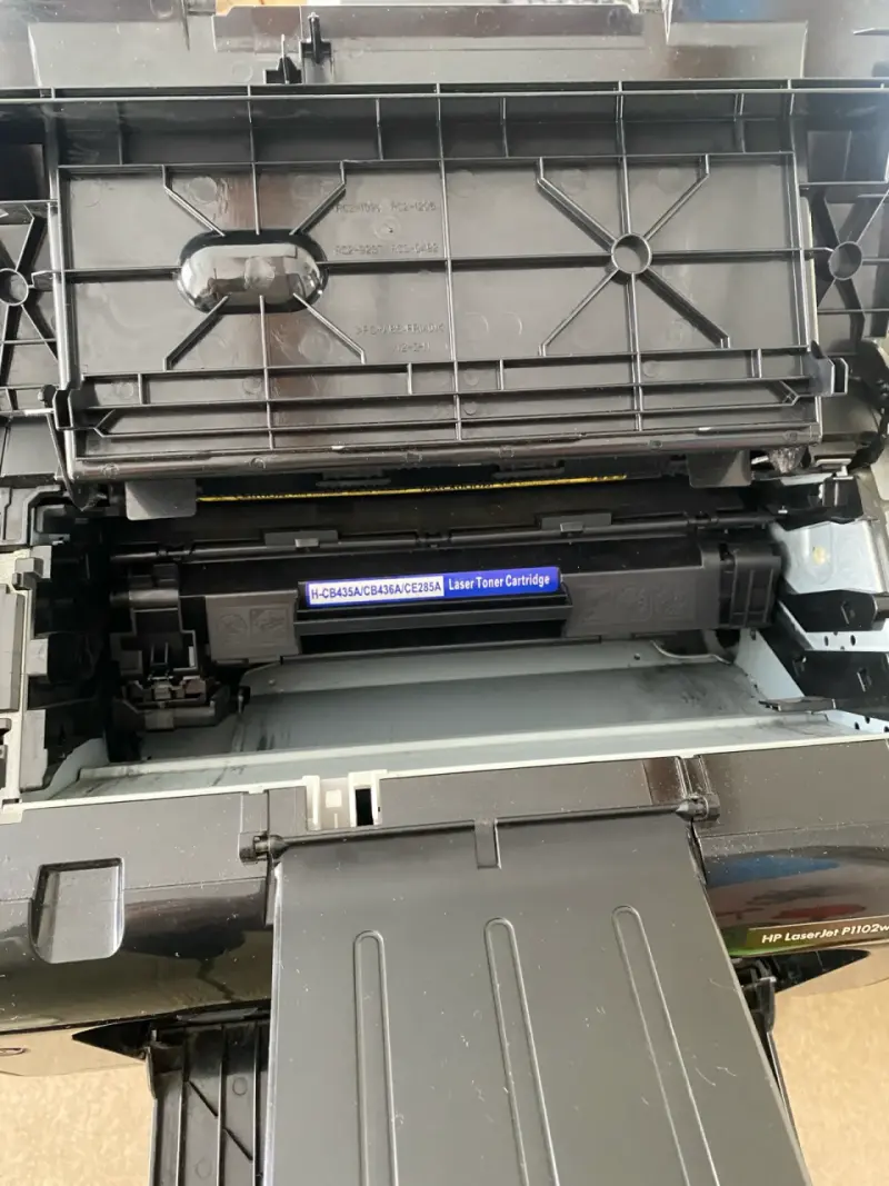 Impresora HP LaserJet P1102w en buen estado - 2