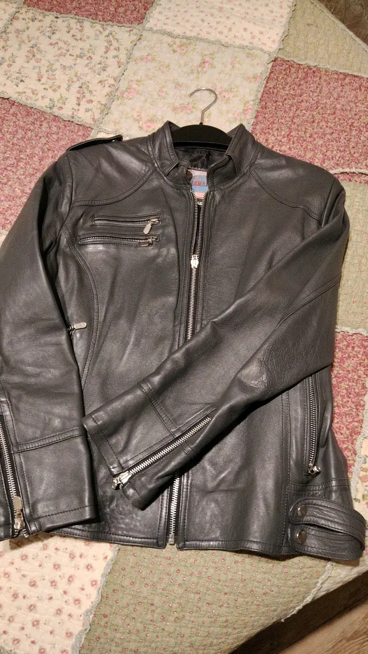 Chaqueta de cuero gris con cierre excelente estado