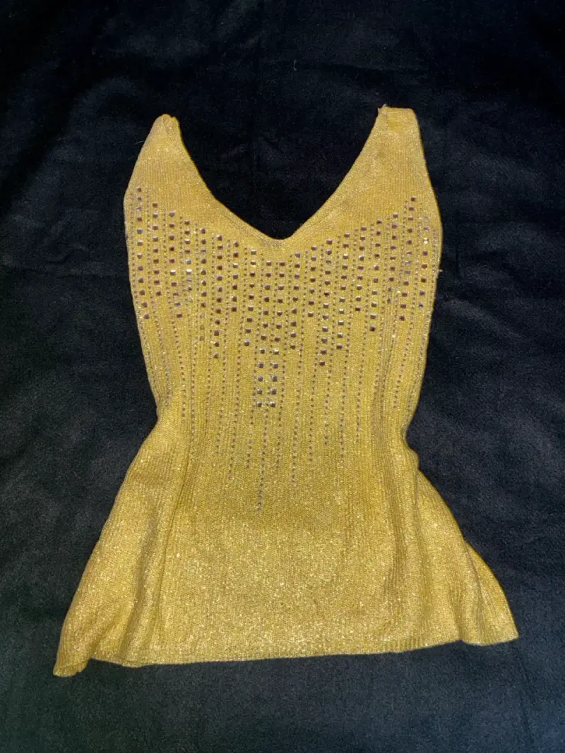 Top amarillo con lentejuelas - 1