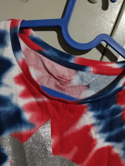 Polera sin mangas tie-dye con estrella brillante - miniatura 2