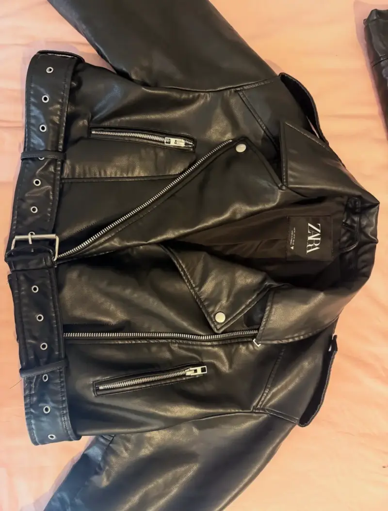 Chaqueta de cuero negra Zara con cinturón