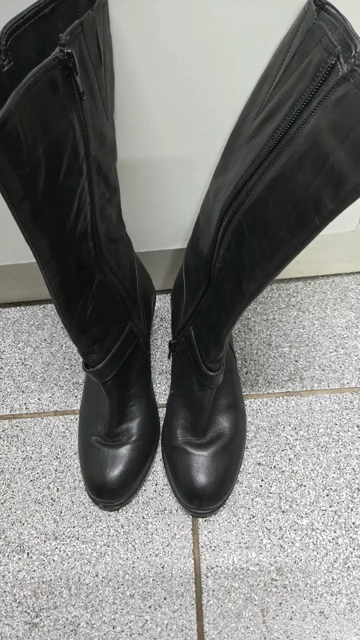 Botas negras de cuero Hush Puppies con tacón - 1