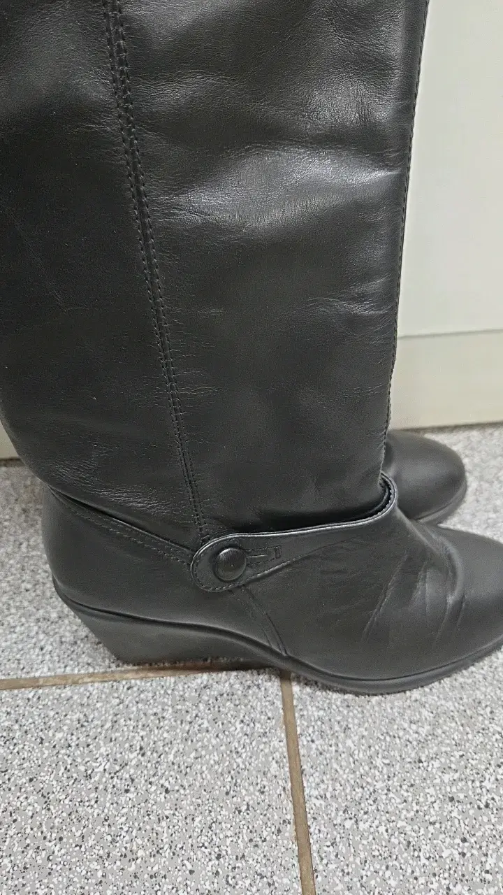 Botas negras de cuero Hush Puppies con tacón - 2